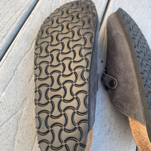 Naot Gray clogs with Ergonomic Design and Adjustable Strap - Picture 7 of 7